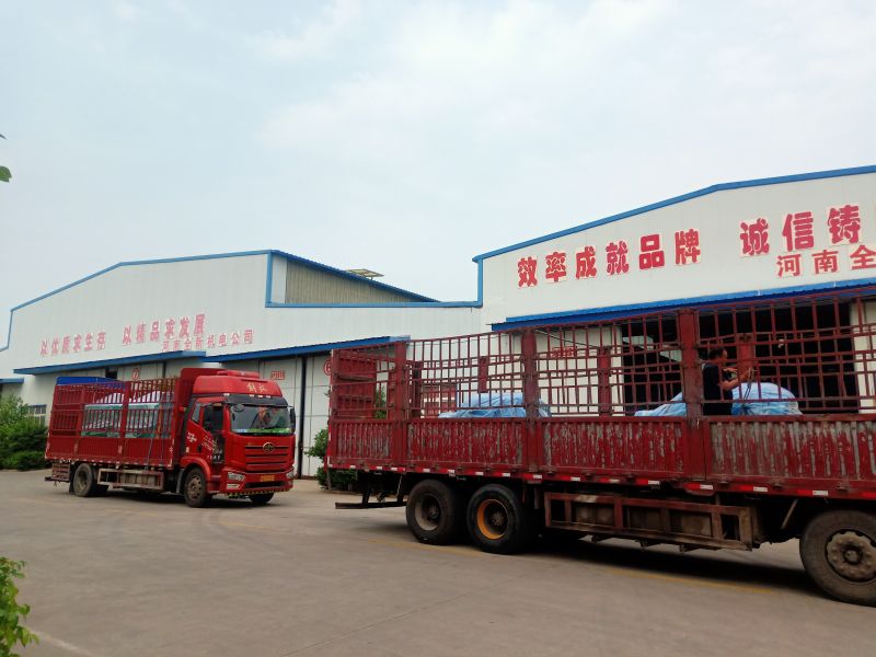 排隊(duì)發(fā)貨，兩車貨同時(shí)發(fā)，四臺(tái)630kw電機(jī)、啟動(dòng)柜出發(fā)