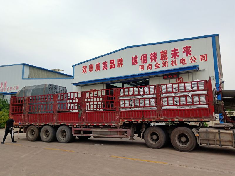 給客戶維修的1600kw高壓電機(jī)裝車發(fā)貨